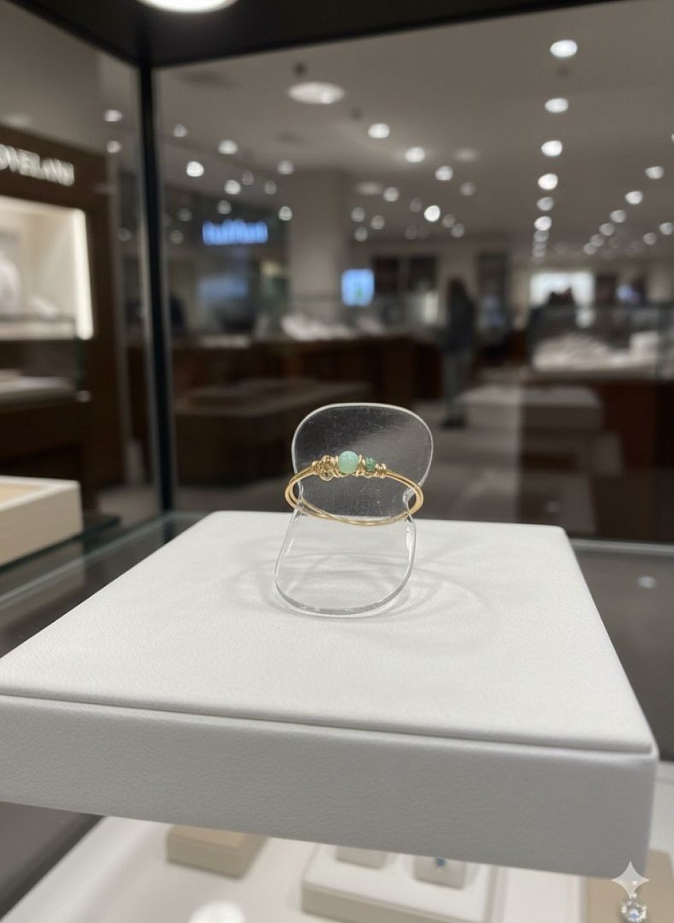 טבעות עדינות עם קריסטלים ואבני חן