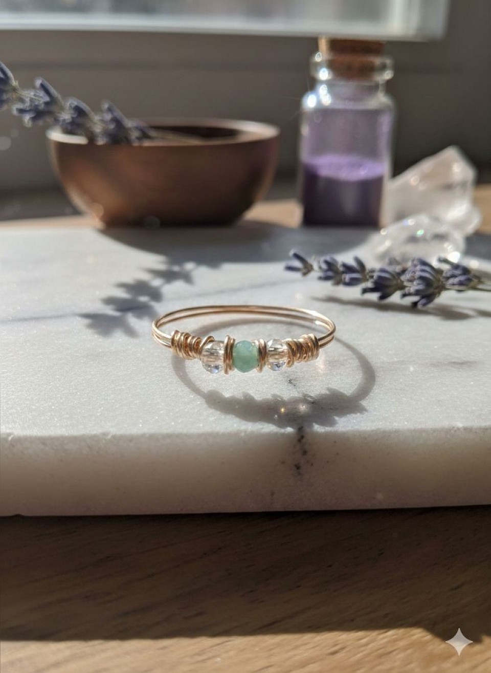 טבעות עדינות עם קריסטלים ואבני חן