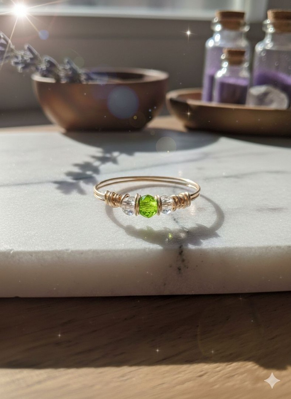 טבעות עדינות עם קריסטלים ואבני חן