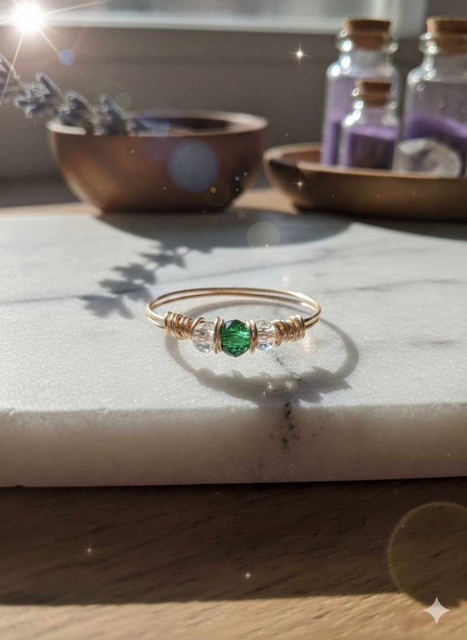 טבעות עדינות עם קריסטלים ואבני חן