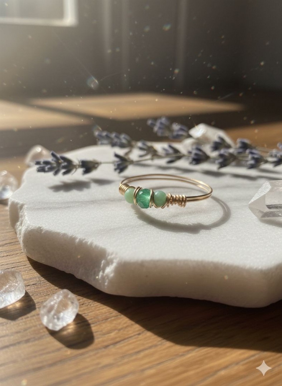 טבעות עדינות עם קריסטלים ואבני חן