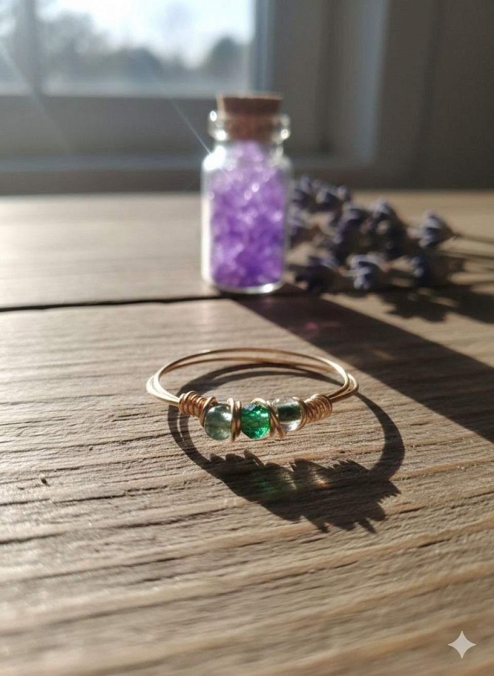 טבעות עדינות עם קריסטלים ואבני חן