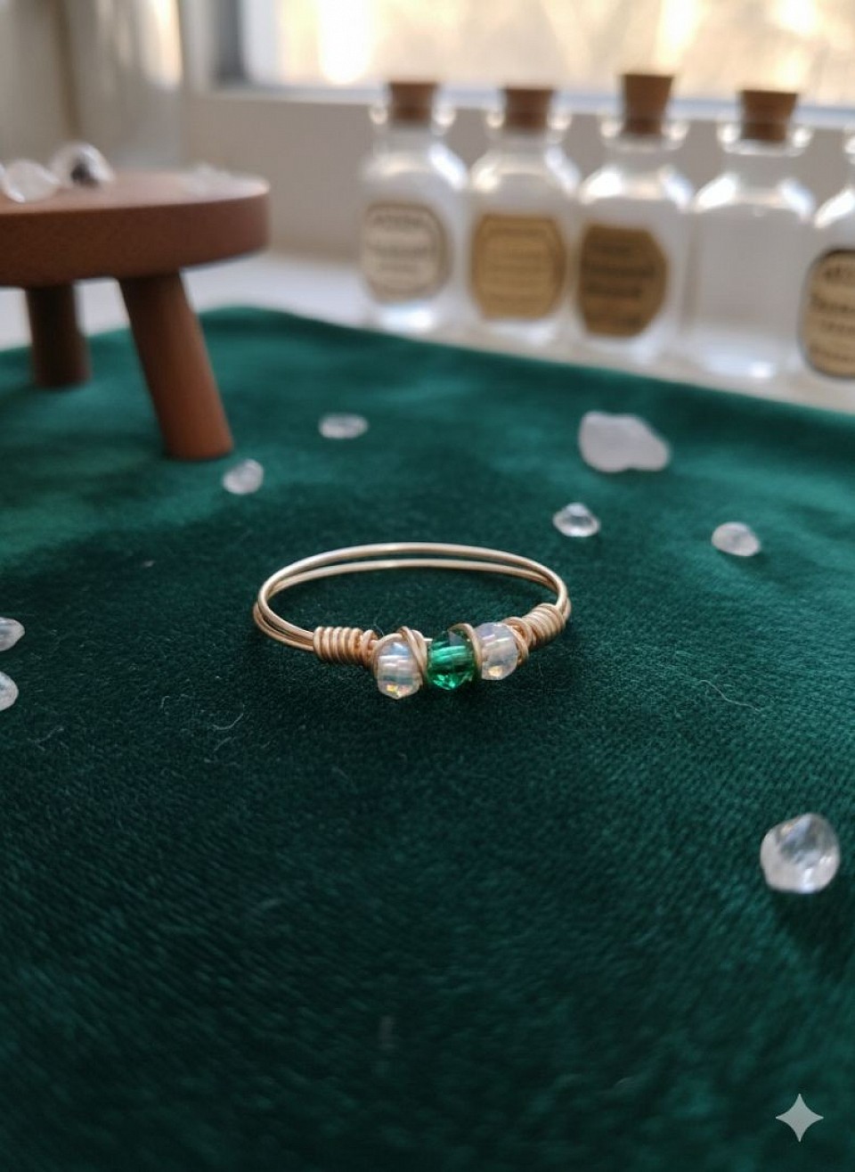 טבעות עדינות עם קריסטלים ואבני חן