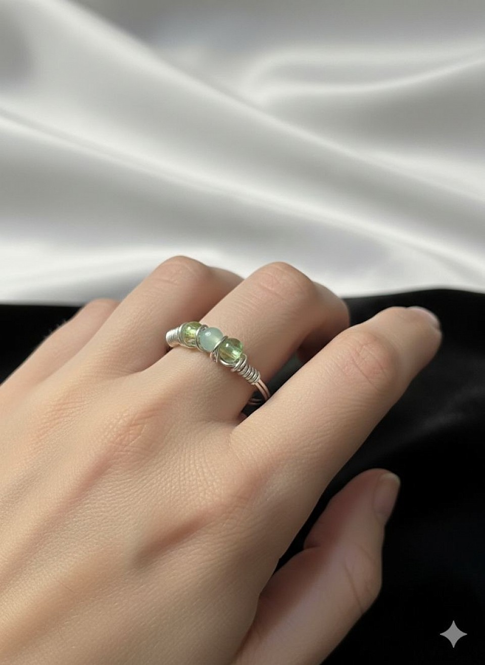 טבעות עדינות עם קריסטלים ואבני חן