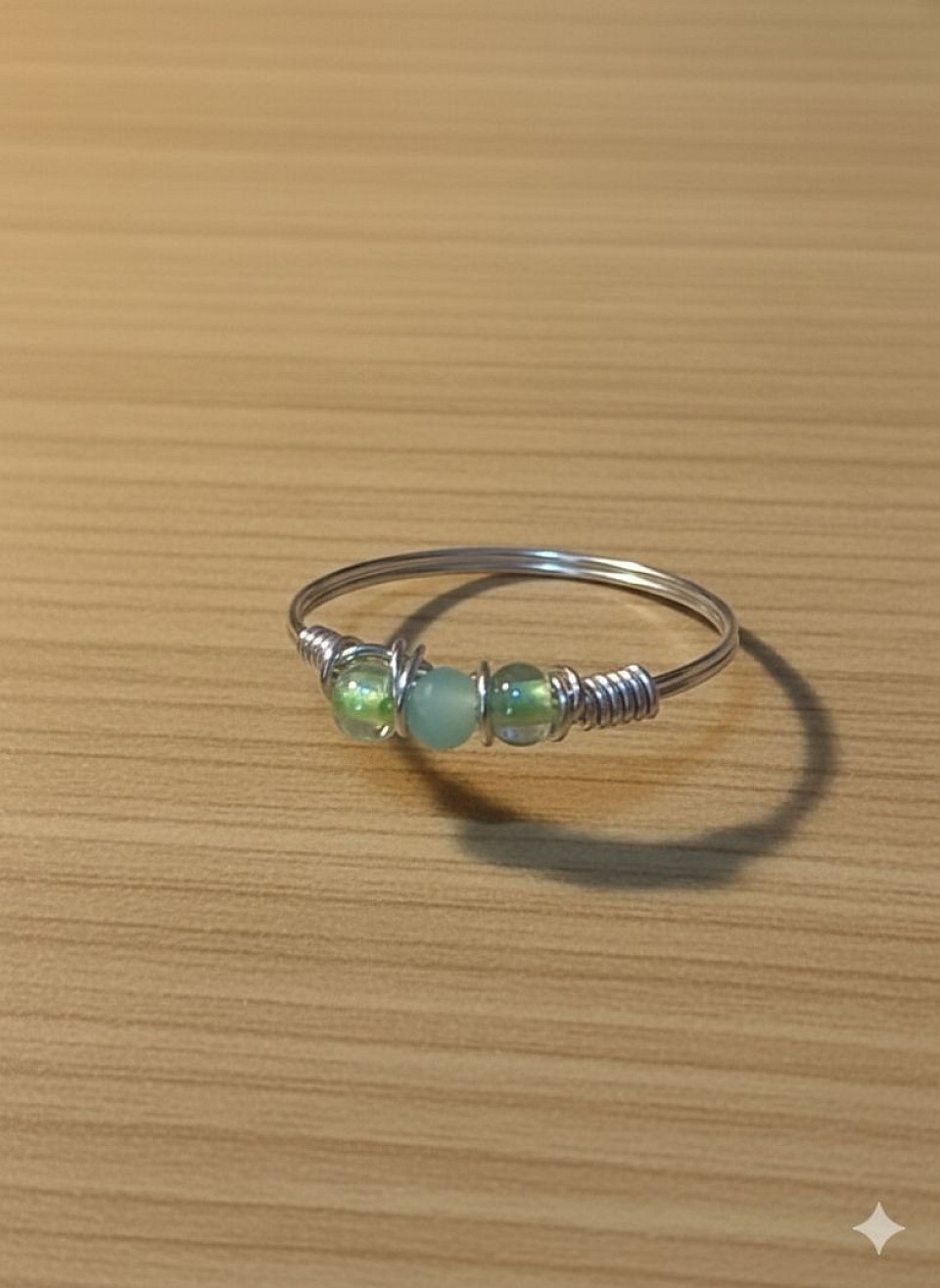 טבעות עדינות עם קריסטלים ואבני חן