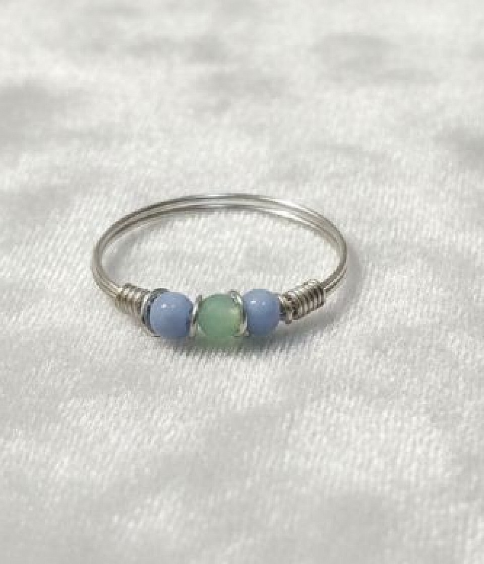 טבעות עדינות עם קריסטלים ואבני חן