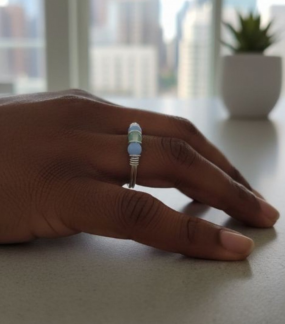 טבעות עדינות עם קריסטלים ואבני חן