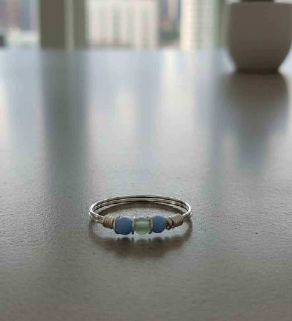 טבעות עדינות עם קריסטלים ואבני חן