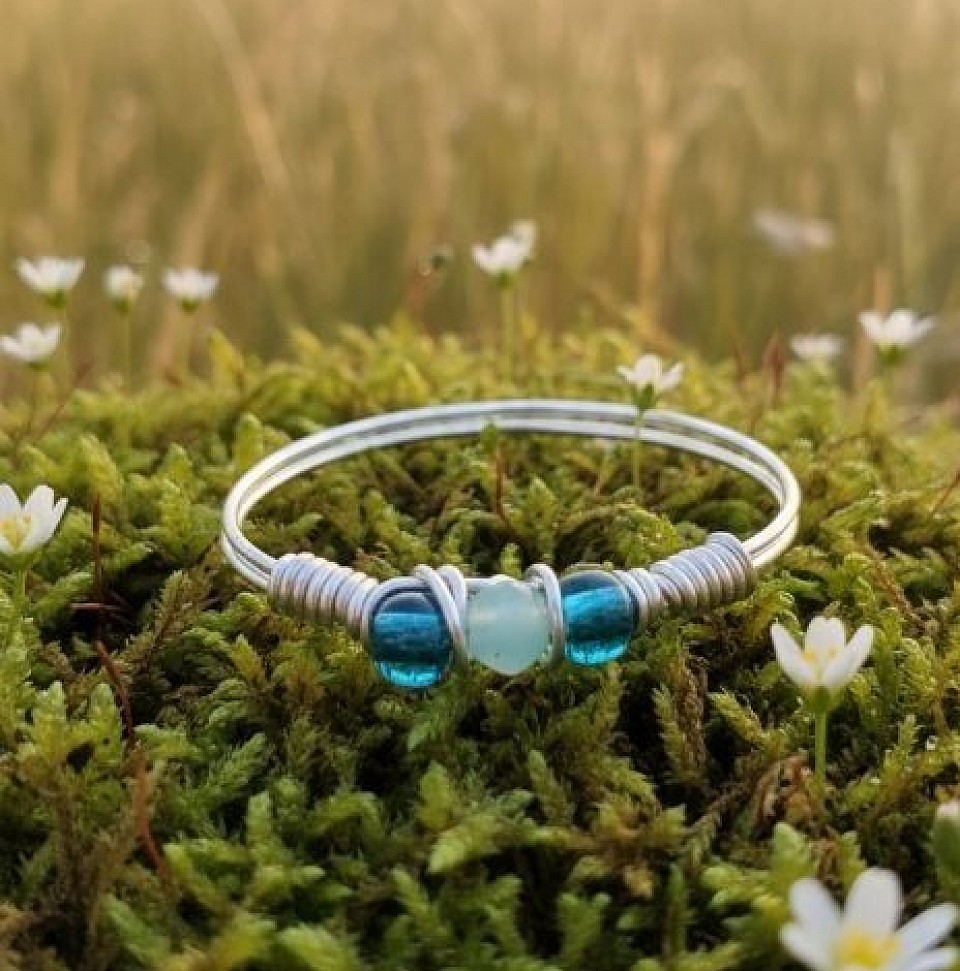 טבעות עדינות עם קריסטלים ואבני חן