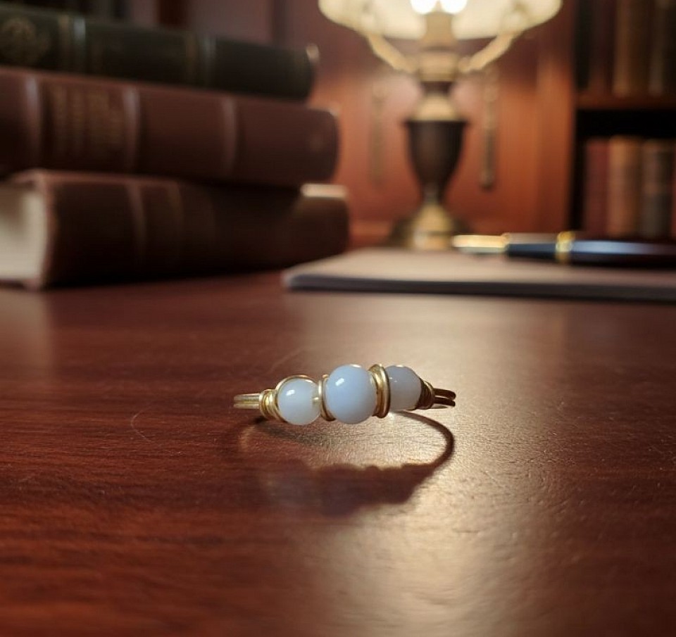 טבעות עדינות עם קריסטלים ואבני חן