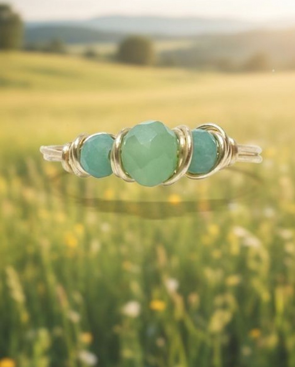 טבעות עדינות עם קריסטלים ואבני חן