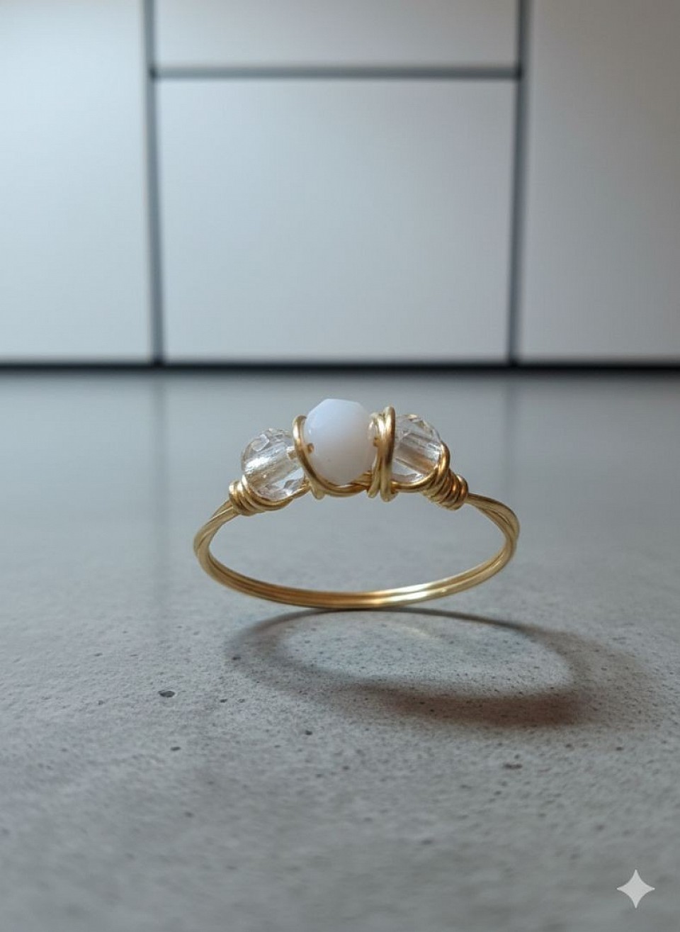 טבעות עדינות עם קריסטלים ואבני חן